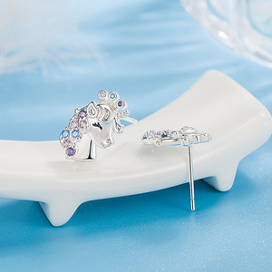 ต่างหูเด็กทรงมงกุฎยูนิคอร์นประดับเพชร สไตล์ยุโรปและอเมริกา ขายดี น่ารัก - Product Image 2