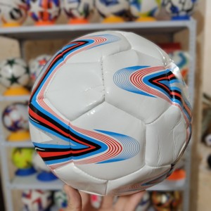Ballon de football en PU durable de haute qualité, cousu à la machine, modèle 2026. 5 entraînements en salle et en extérieur - Product Image 3