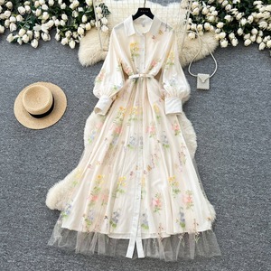 Robe élégante de style français en maille à manches longues, cintrée à la taille, avec broderie florale - Product Image 2
