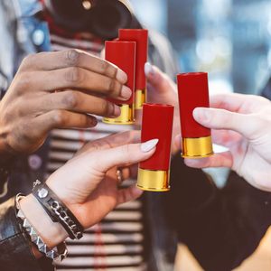 Personal isierte 1,5 Unzen Mini Bullet Whisky Glas Pumpgun Patronen Schnaps gläser Kunststoff <span class=keywords><strong>12</strong></span> Gauge Schnaps gläser 4er-Set - Product Image 4