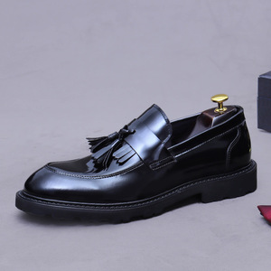 Mocasines de cuero genuino para hombre de alta gama, nuevo modelo elegante, ropa formal de negocios, estilo británico moderno, zapatos de cuero brillante - Product Image 1