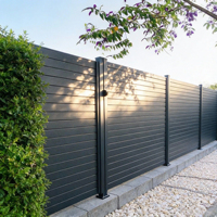 Panneaux de clôture d'intimité en aluminium gris, motifs décoratifs découpés au laser, clôture de jardin offrant une intimité totale avec des poteaux robustes