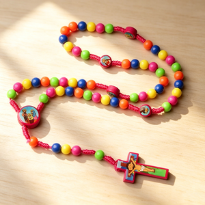 Chapelet catholique pour enfants avec médaille en bois et perles en pierre naturelle Saint Antoine de Padoue - Product Image 5