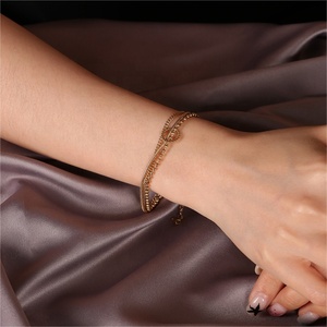 Pulsera de Moda con 3 Capas de Cadena de Serpiente, Dijes de Sol y Luna, Chapada en Oro de 18K, Acero Inoxidable, para Mujer - Product Image 3