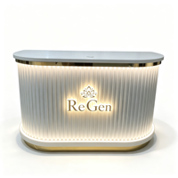 Comptoir de réception blanc incurvé avec éclairage LED, comptoir d'accueil moderne de luxe pour salon de beauté, spa, boutique, avec logo personnalisé