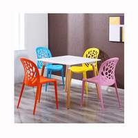 Silla de Comedor Apilable Simple y Moderna, Silla de Plástico Negra con Patrón Hueco para Restaurante Comercial