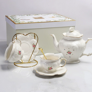 Service à thé en céramique doré très demandé, avec théière à bord doré, tasses et soucoupes, et plateau, idéal pour la maison et les restaurants - Product Image 2