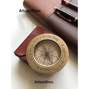 Brújula de Latón con Estuche de Cuero, Brújula de Bolsillo con Dial y Puntero para Senderismo, Navegación y Uso al Aire Libre - Product Image 4