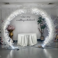 Arche de mariage en acier inoxydable blanc Banyan avec fleurs en soie, pour décoration extérieure de pelouse et de cour, portail floral pour événements avec éclairage