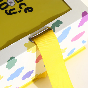 Adorabile Scatola Regalo Rotonda con Manico a Nastro e Motivo a Nuvole per Bambini, Perfetta per Celebrazioni di Compleanno e Sorprese - Product Image 3