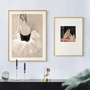 Opera d'Arte Elegante di Alta Gamma con Ballerina, Stampa Fotografica su Dipinto Moderno in Porcellana Cristallina per Arredamento Casa - Product Image 1