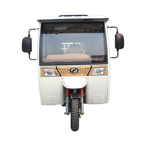 Vente de motos : Moto à essence avec carrosserie fermée pour le transport de passagers - Product Image 1