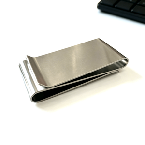 Clip para Billetes <span class=keywords><strong>de</strong></span> Acero Inoxidable Negro y Plateado, Clip Metálico para Tarjetas <span class=keywords><strong>de</strong></span> Crédito <span class=keywords><strong>de</strong></span> 3 Pliegues con Acabado Cepillado y Herrajes Estampados para <span class=keywords><strong>Hombre</strong></span> - Product Image 2