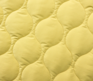 売れ筋 ひょうたんキルティング 200g 色カスタマイズ可能 暖かく通気性の良い冬用ポリエステル生地 女の子の洋服、帽子、ペットベッド向け - Product Image 3