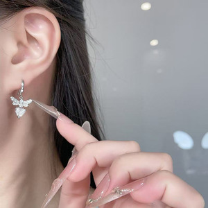 Pendientes de Moda con Forma de Corazón de <span class=keywords><strong>Mariposa</strong></span> y Diamantes Cultivados en Laboratorio, Platino Pt950, Pendientes Finos para Mujer, Pendientes con Diamantes de Laboratorio - Product Image 4