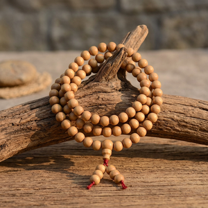 Collier Mala en bois de santal brun, écologique, parfum boisé doux, perles sculptées de 4 mm à 22 mm, plus de 50 ans, Riddhi Siddhi - Product Image 1