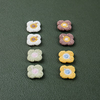 Petite fleur brodée, sans colle, idéale pour les pinces à cheveux DIY, les accessoires capillaires et les accessoires vestimentaires.