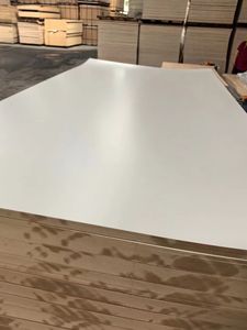 Panneaux de fibres de haute qualité Linyi 3 mm 6 mm 12 mm 15 mm 18 mm Panneaux de fibres de bois mélaminés blancs MDF HDF pour meubles - Product Image 2