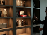Iluminación LED Personalizada para Muebles, Vitrinas y Estantes Decorativos con Pantalla de Plástico Ascendente YB1002-22