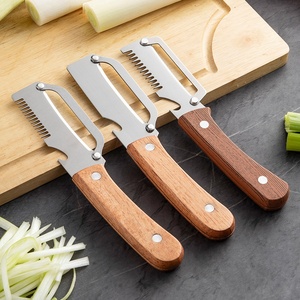 Couteau à éplucher les fruits 3 en 1 en acier inoxydable, couteau à éplucher les légumes avec manche en bois, éplucheur de carottes et d'oignons, ouvre-bouteille - Product Image 6