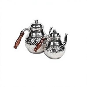 Juego de 2 Teteras de Aluminio Color Plata con Mango de Madera, Diferentes Tamaños, Forma Redonda, en Oferta - Product Image 1