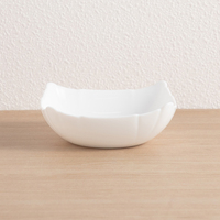 Service de vaisselle en verre opale à bords festonnés carrés, assiettes et bols blanc laiteux à bordure en forme de pétale, vaisselle en gros