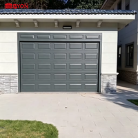 Porte de garage électrique inclinable de style moderne avec panneaux en acier isolés