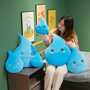 Nuovo Peluche Blu a Forma di Goccia d'Acqua, Giocattolo Carino con Faccia Sorridente e Occhi Storti - Product Image 3