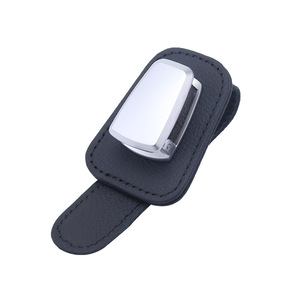 Clip para gafas de sol de coche de cuero genuino con clip metálico, estuche de almacenamiento para gafas de automóvil, para usar en la visera. - Product Image 1