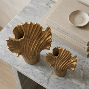 Conjunto de Esculturas Onduladas Doradas Modernas - Decoración Artística de Metal Fundido para el Hogar y Adornos para Mesa de Centro (29 CM X 37 CM) - Product Image 4