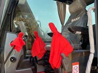 Excavatrice sur chenilles Sany SY135C d'occasion, 13,5 tonnes, modèle 2020, avec composants essentiels (moteur, pompe, PLC, engrenages) et garantie d'un an - En promotion