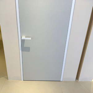 Hochwertige Minimalistische Holztür in Grau Beschichtet aus Rohholz für Zuhause - Product Image 5