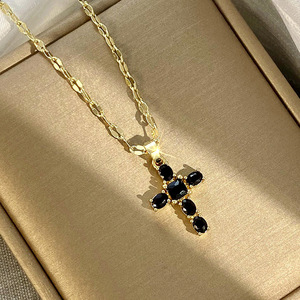 Collana con Ciondolo a Croce Placcata Oro, Cristallo Nero, Strass Taglio Ovale, Montatura a Griffe, Gioiello Religioso Cristiano Unisex - Product Image 1