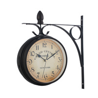 Horloge de station rétro double face en fer forgé d'aspect antique Lustre à quartz Tenture murale Horloge murale classique