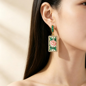 Orecchini Smaltati a Forma di Rosa con Foglia Verde, Design Floreale, Accessori di Moda per Donne - Product Image 3