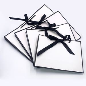 Sacs en papier kraft écologiques personnalisés marron et blanc avec poignée, recyclables, en stock, prêts à être expédiés, avec votre logo imprimé - Product Image 4