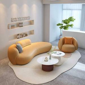 Sofá de PU Estilo Crema de Diseño Curvo 2025, Famoso en Internet, para Área de Descanso de Oficina, Recepción, Salón de Belleza, Tienda de Ropa Femenina - Product Image 1