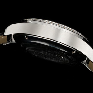 นาฬิกาข้อมือผู้ชายทรงกลมกันน้ำคุณภาพสูง ดีไซน์ธุรกิจอเนกประสงค์ พร้อมกระจกแซฟไฟร์ โครโนกราฟ และมาตรวัดความเร็ว - Product Image 4