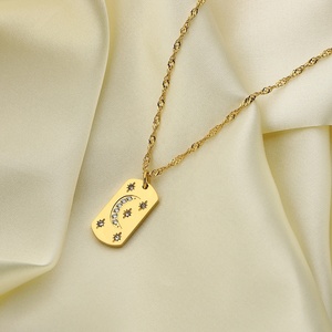 Accesorios Mujer Joyería permanente 18K Chapado <span class=keywords><strong>en</strong></span> oro Acero inoxidable Divergente Luz solar Luna Estrella Grabado Colgante Collar - Product Image 5