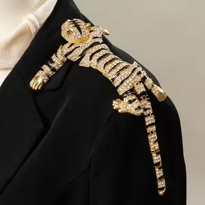 Thời trang Paris sắt tháp của nam giới Trâm cổ áo nhỏ Pin micro-dát Zircon cao cấp tất cả các mục đích chống đi ánh sáng khóa kim