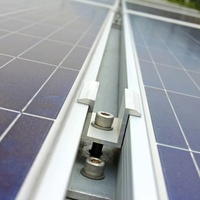 Accessoires photovoltaïques solaires - Serre-câble de fixation pour panneaux solaires sur toiture (pression moyenne)