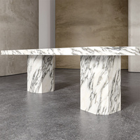 Table de salle à manger en marbre blanc Arabescato moderne personnalisé