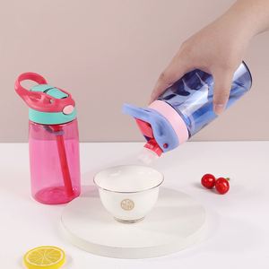 Botella de agua transparente con pajita y asa, de 500 ml, sin BPA, de grado alimenticio, con diseño de pato de dibujos animados, para niños y estudiantes. - Product Image 4