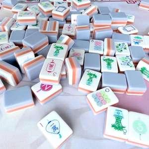 Luxury Modern Portable Acrylic Travel American Luminaire Mahjong Tiles Mahjong Set Artwork Style for <b>Entertainment</b> - Product Image 4