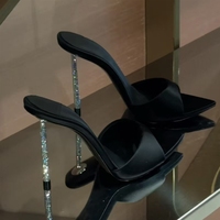 Nouvelles sandales sexy à bout carré ouvert 2026 pour femmes, en satin, à talons aiguilles fins, chaussures de soirée élégantes à talons.