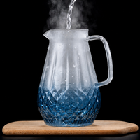 Pichet à eau chic en verre borosilicate de 1500 ml avec tasse de 300 ml, motif matelassé diamant, couvercle en acier inoxydable – Idéal pour restaurants et hôtels