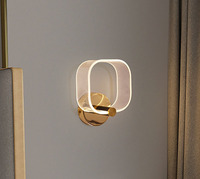 Appliques murales LED modernes populaires en fer et acrylique avec télécommande pour chambre, salon, escalier et luminaires d'art