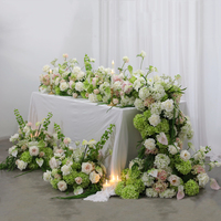 Centro de Mesa de Lujo con Vegetación y Guirnalda Floral |   Decoración de Mesa para Bodas, Arreglos Florales para el Lateral del Sofá y Diseño Floral DIY