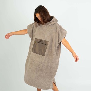 Serviette de plage à capuche en coton éponge personnalisée en gros pour adultes, <span class=keywords><strong>poncho</strong></span> pour le <span class=keywords><strong>surf</strong></span> et la natation - Product Image 2