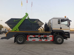 Sản xuất xe tải Sino HOWO <span class=keywords><strong>10cbm</strong></span> 4x4 Swing cánh tay cuộn container từ chối Xe tải rác 8-<span class=keywords><strong>10cbm</strong></span> bỏ qua Xe tải rác để bán - Product Image 5